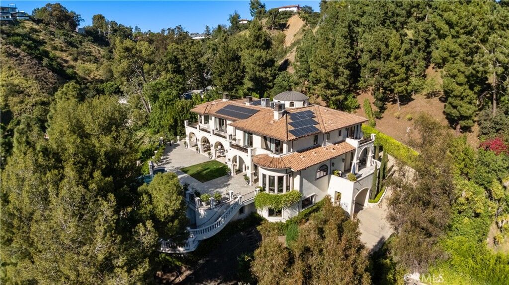 Property Photo:  1210 Chantilly  CA 90077 