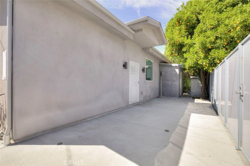 Property Photo:  353 N Mariposa  CA 91506 