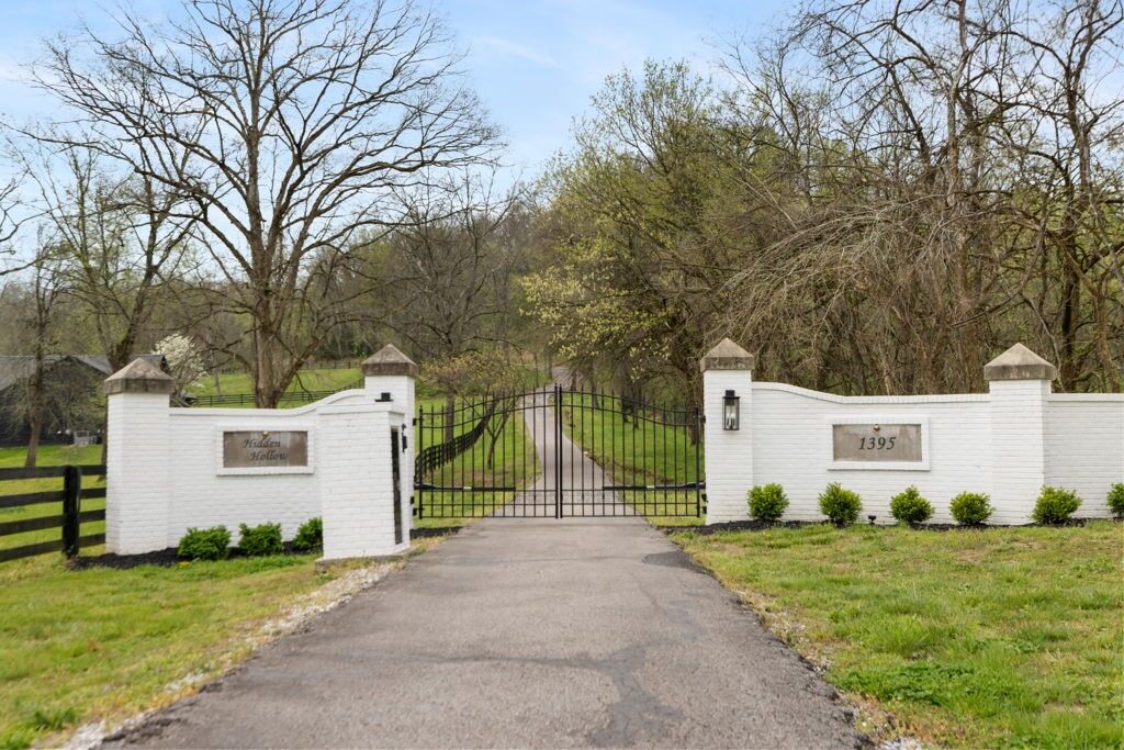 Property Photo: 1395 Roy Sellers Rd TN 38401