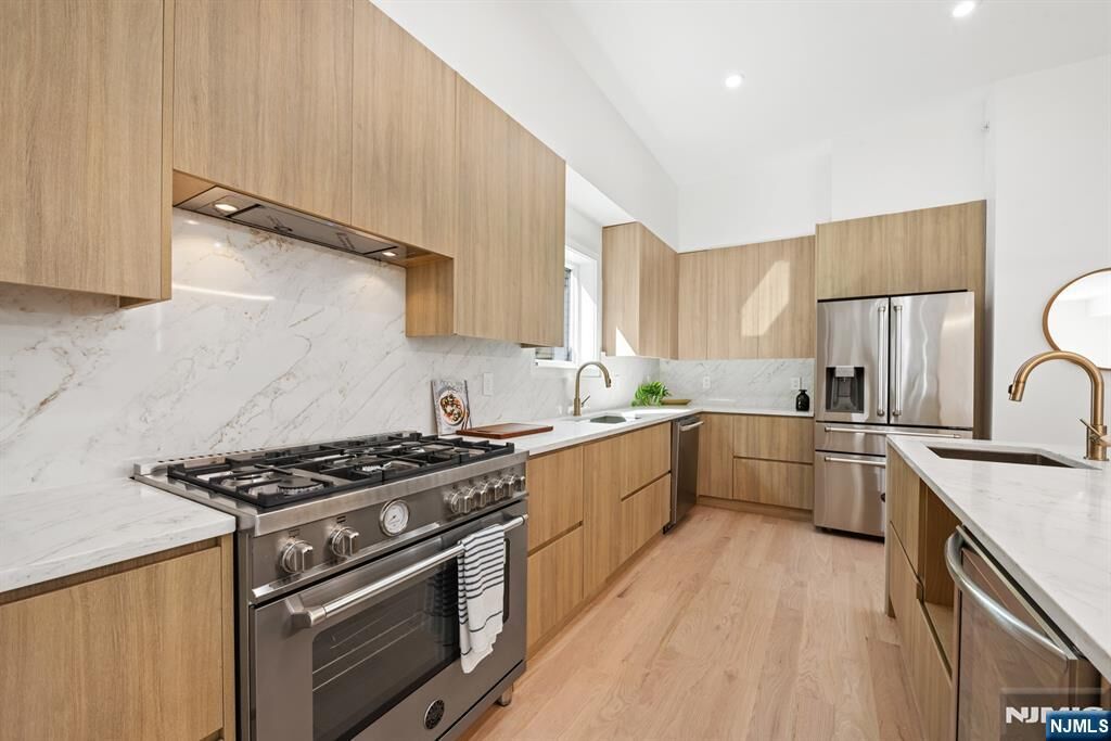 Property Photo:  312 11th Street 2  NJ 07087 