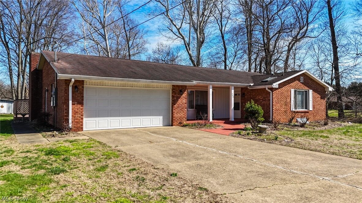 Property Photo:  206 Ellsworth Drive  OH 45750 