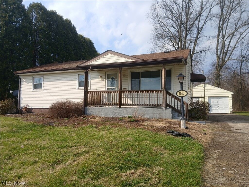 Property Photo: 1010 Burlington Street OH 44510