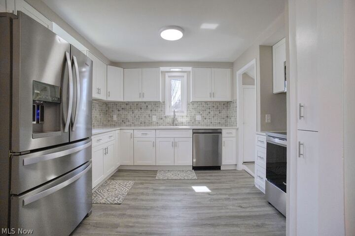 Property Photo:  1639 Edgefield Road  OH 44124 