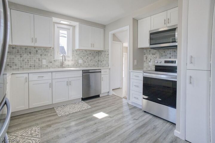 Property Photo: 1639 Edgefield Road OH 44124