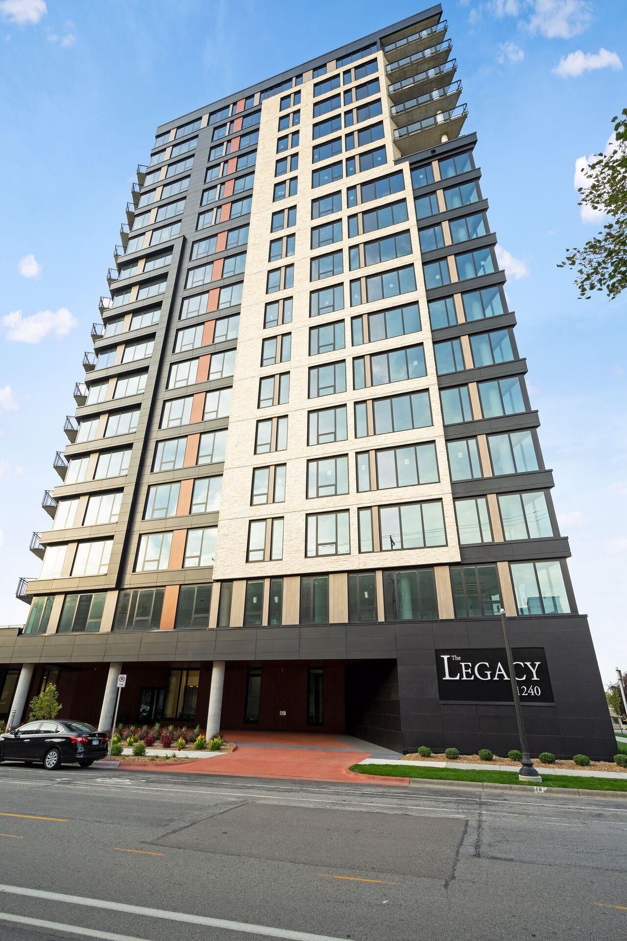 Property Photo: 1240 S 2nd Street 424 MN 55415