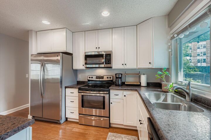 Property Photo:  3142 Grimes Avenue N  MN 55422 