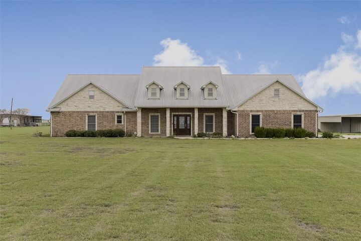 Property Photo: 1066 West Road TX 75165