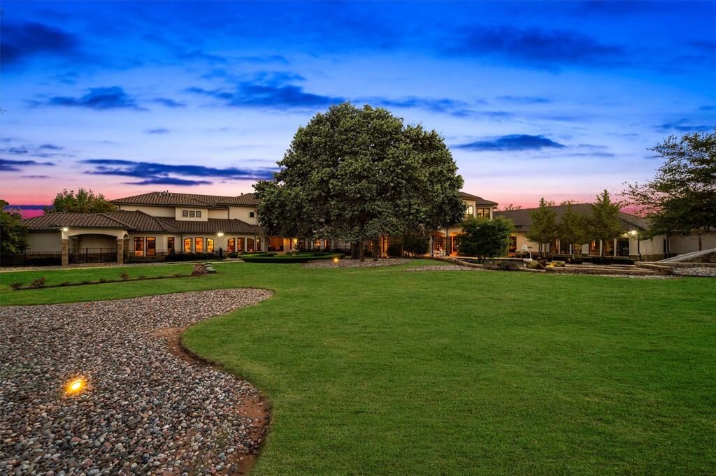 Property Photo:  940 W Dove Road  TX 76092 