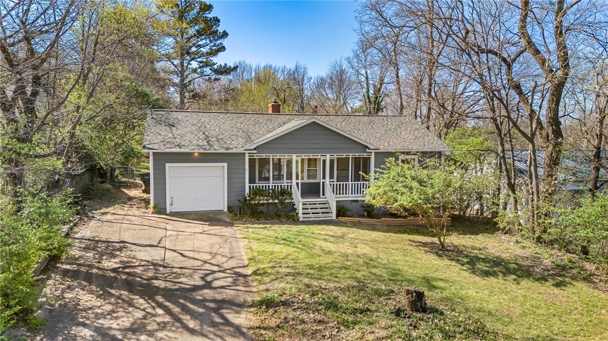 Property Photo: 739 E Jackson Drive AR 72701