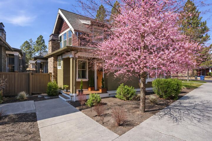 Property Photo:  1693 NW William Clark Street #10  OR 97703 