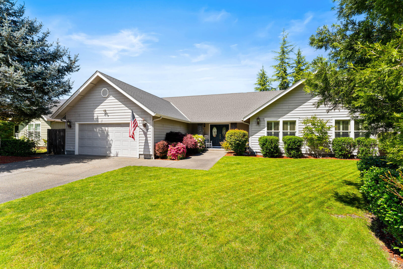 Property Photo:  1206 Devonshire Way  OR 97527 