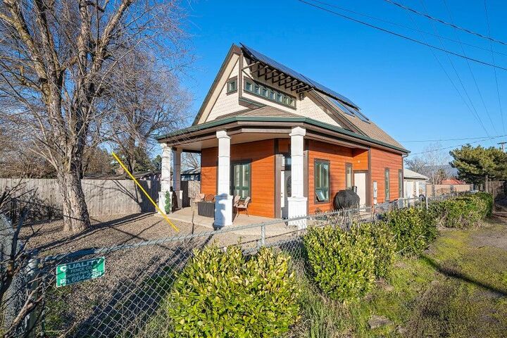 Property Photo: 2375 Kings Highway OR 97501