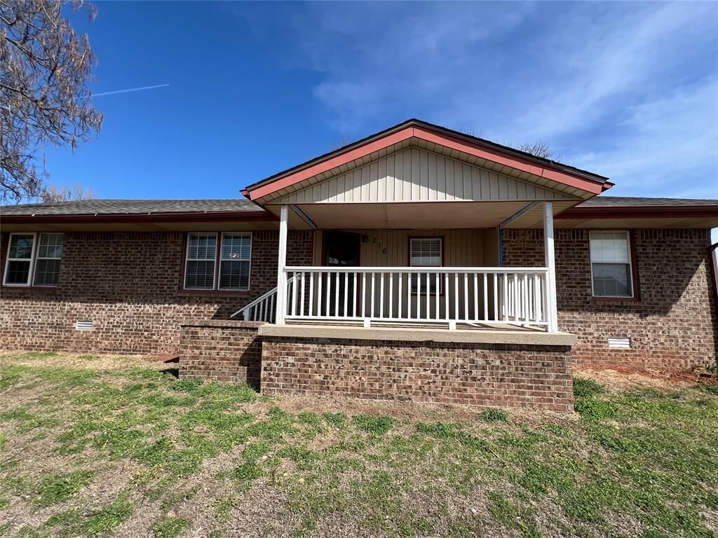 Property Photo:  216 N Jefferson Avenue  OK 73010 