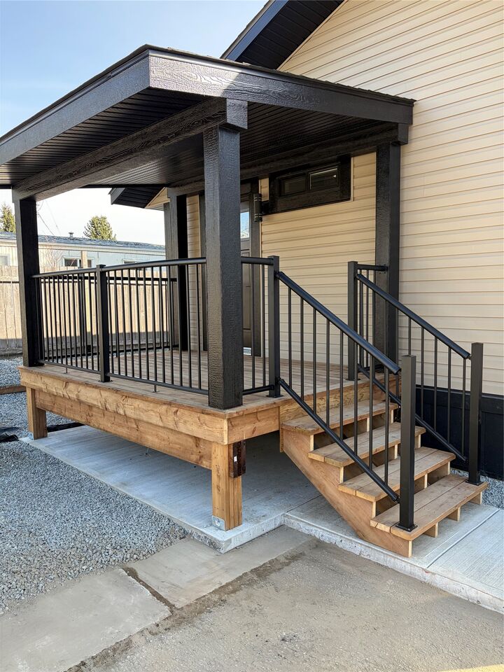 Property Photo: 1361 30 Street SE 42 BC V1E 2N4