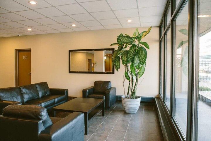 Property Photo: 339 13 Avenue SW 207 AB T2R 0K3