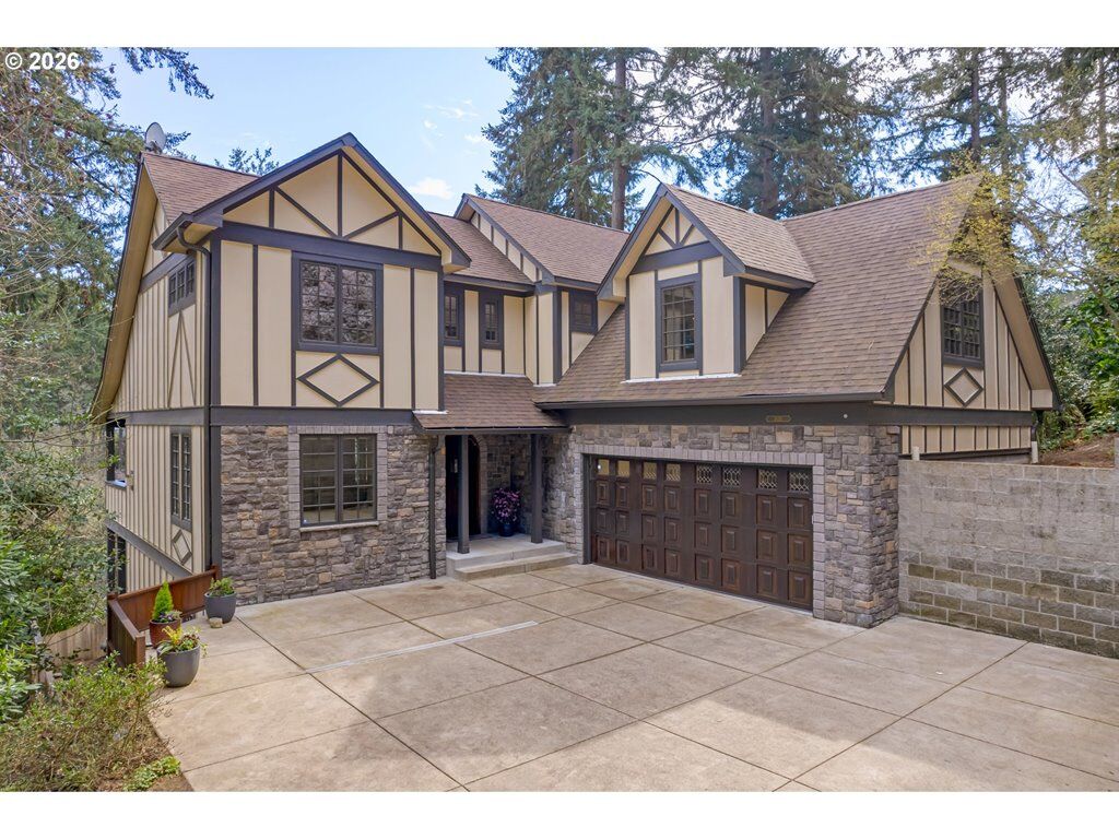Property Photo: 2630 Onyx St OR 97403