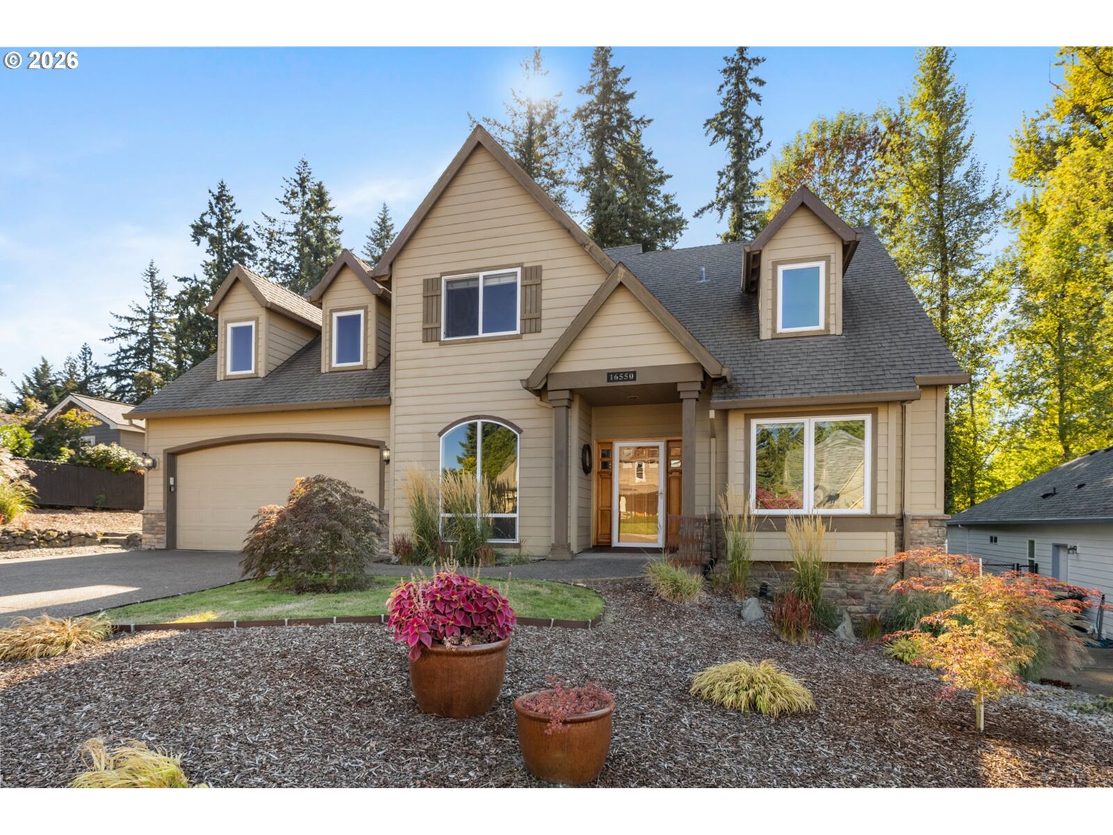 Property Photo: 16550 Anna Eve Dr OR 97267