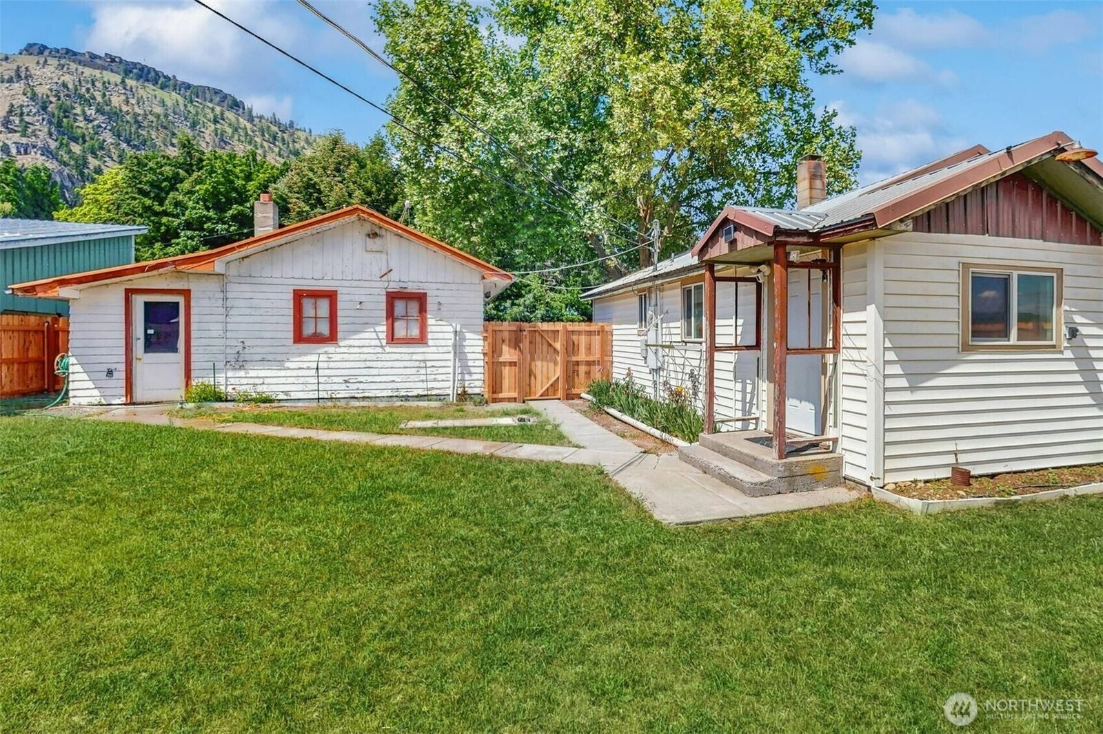 Property Photo: 320 S Central Street WA 98812