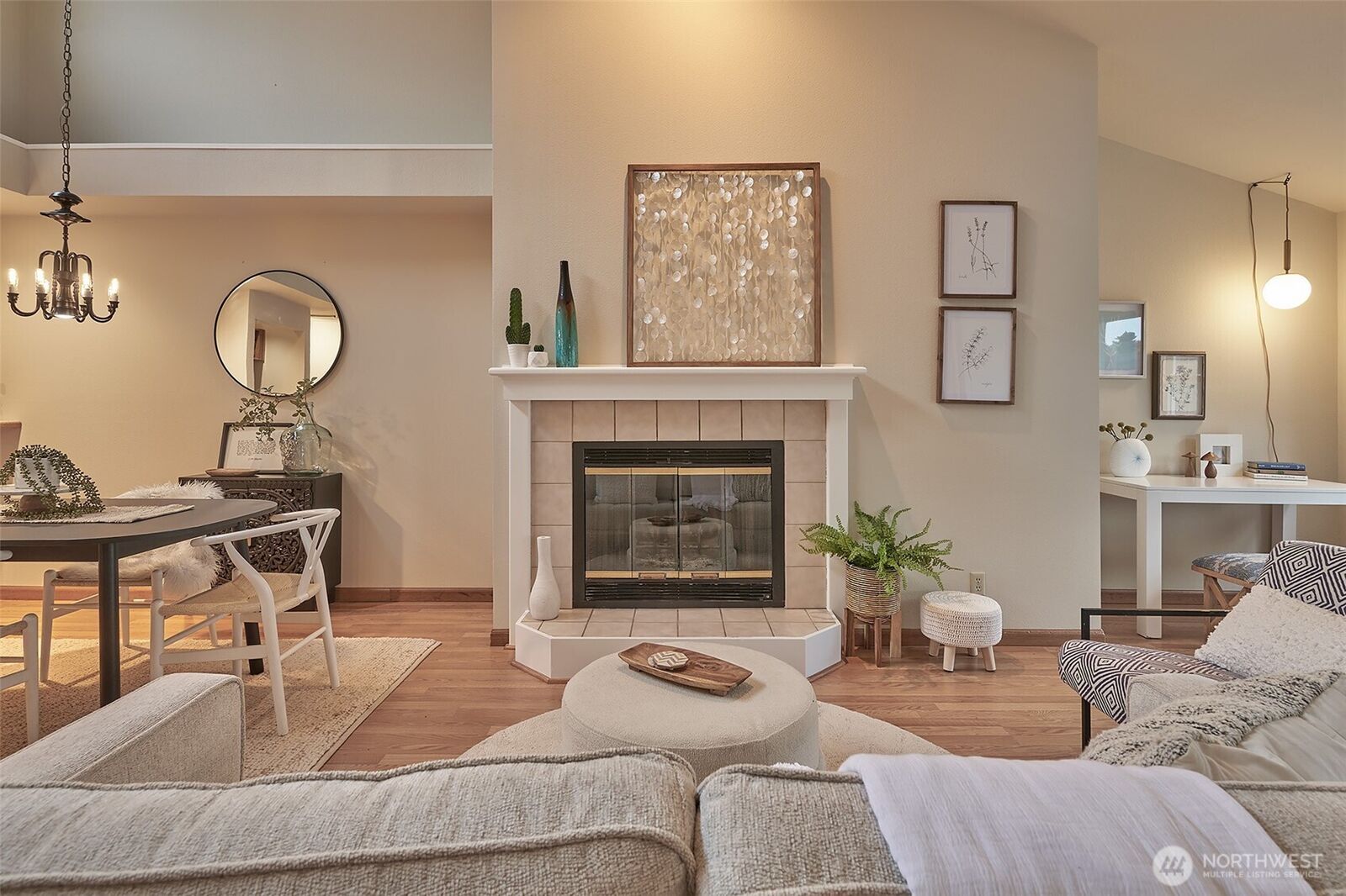 Property Photo:  909 N 35th Street 402  WA 98103 