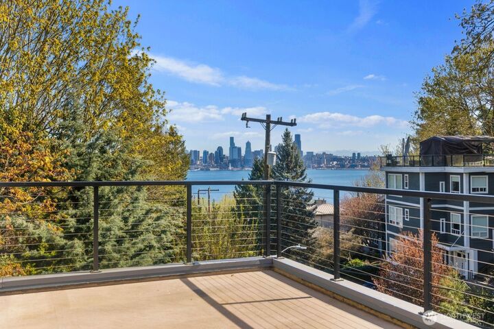 Property Photo:  1717  Ferry Avenue SW  WA 98116 