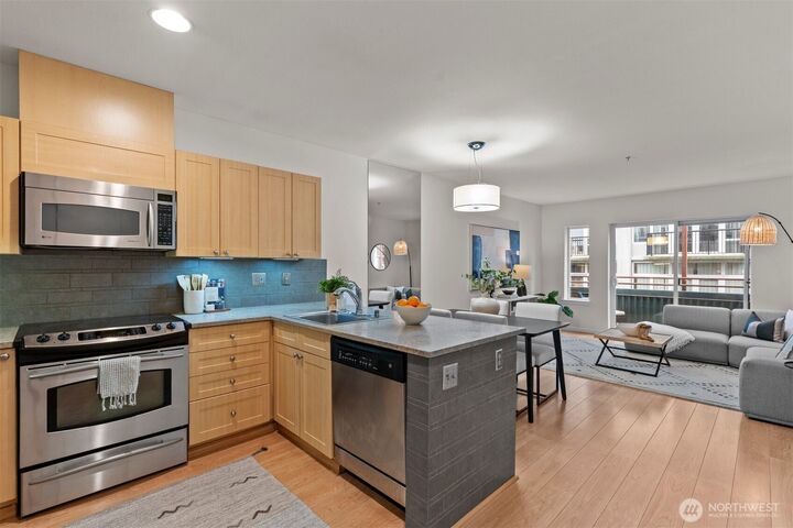Property Photo:  2717  Western Avenue 624  WA 98121 