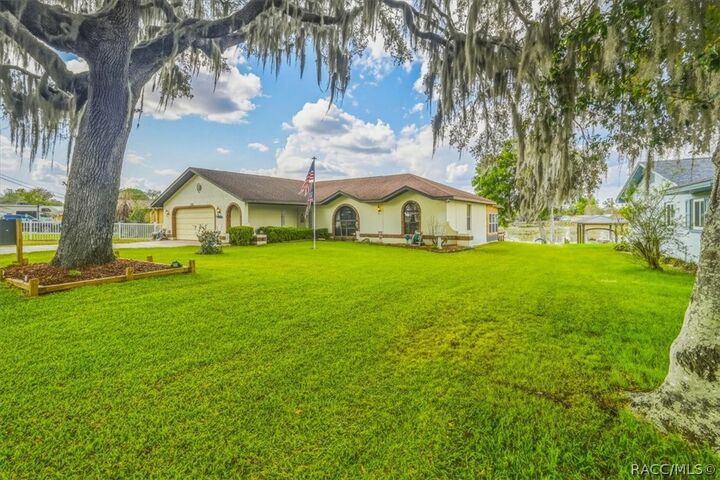 Property Photo: 9103 E Aqua Vista Drive FL 34450