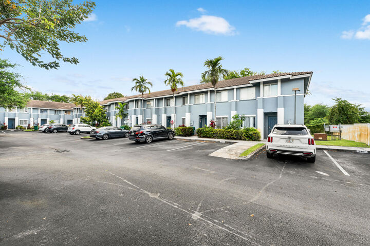 Property Photo:  5403 SW 41st Street  FL 33023 