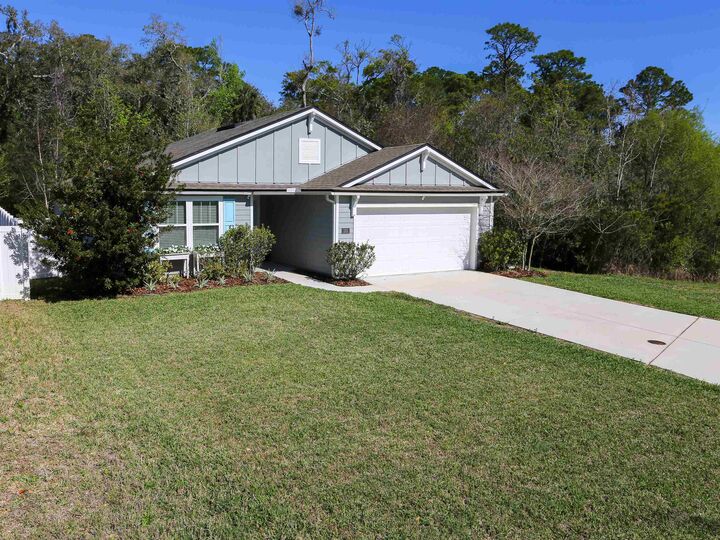 Property Photo:  323 Chasewood Dr  FL 32095 