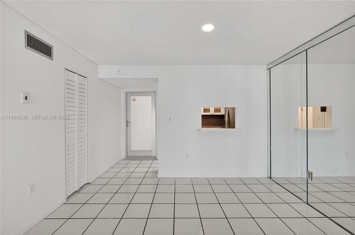 Property Photo:  1428 Euclid Ave 404  FL 33139 