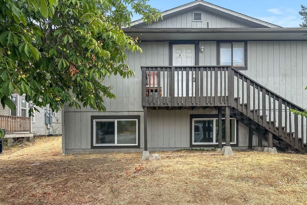 Property Photo:  911 E Bridgeport Ave  WA 99207 