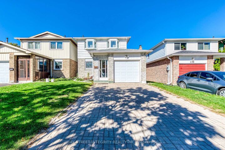 200 Invergordon Avenue — photo 1