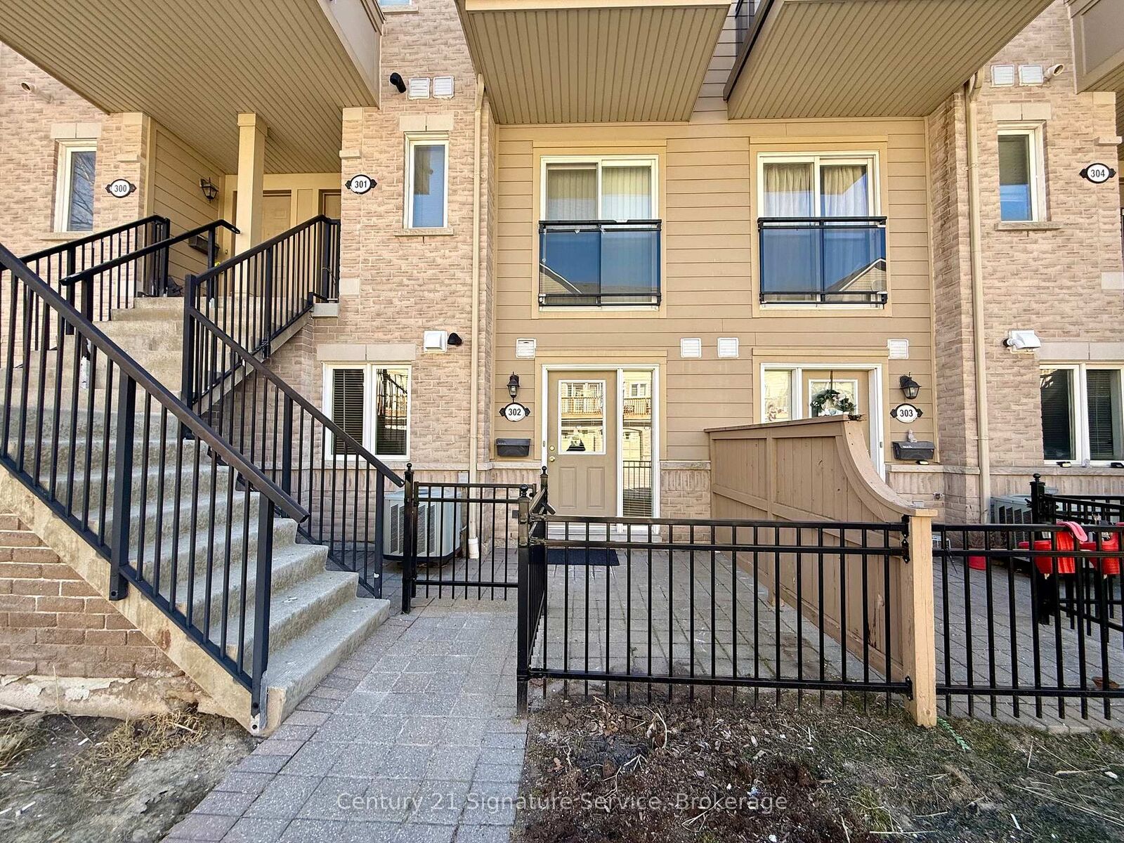 Property Photo:  4975 Southampton Drive 302  ON L5M 8E5 