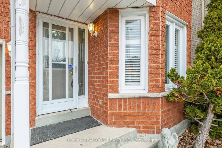 Property Photo: 68 Lavender Place ON L4L 9B3