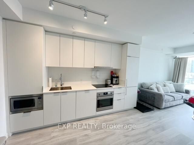 Property Photo:  7 Golden Lion Heights N735  ON M2M 3T9 