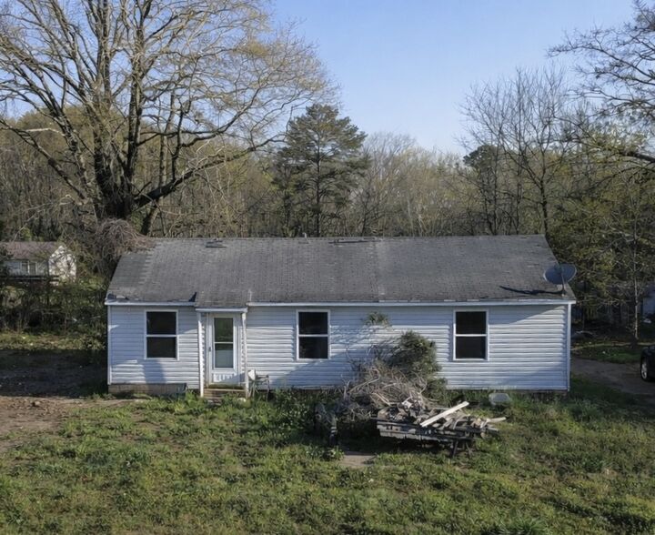 Property Photo:  1303, 1305, 1307 E Park Drive  SC 29621 