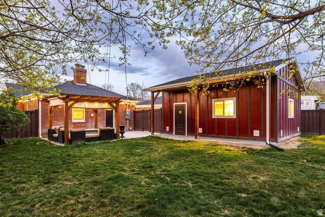 Property Photo:  2008 E Stratford Dr  UT 84109 