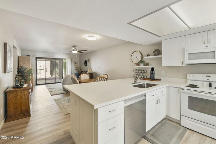 Property Photo:  452 S Desert Flower Drive  AZ 85208 