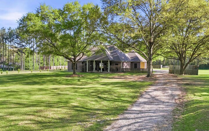 Property Photo:  7735 Castello Rd  LA 70730 