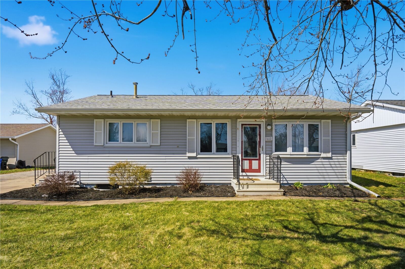 Property Photo:  642 Old Marion Road NE  IA 52402 