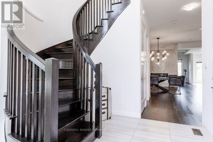 Property Photo:  102 Greenwich Avenue  ON L8J 0L6 
