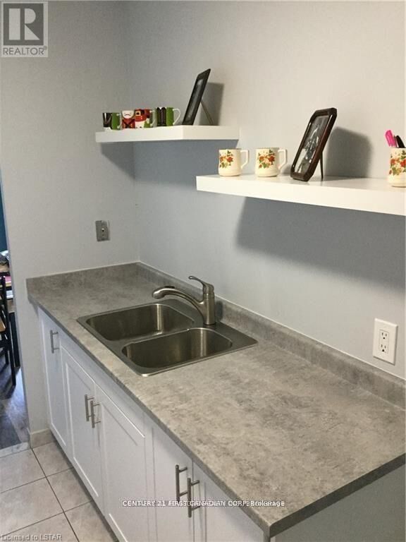 Property Photo:  1103 Jalna Boulevard  ON N6E 2W8 