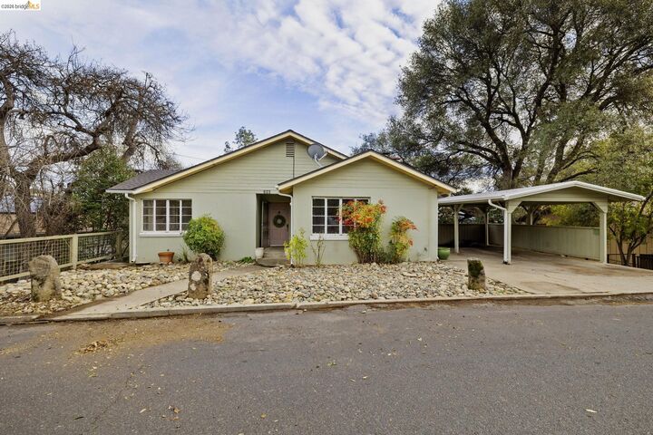 Property Photo:  299 Summit Ave  CA 95370 