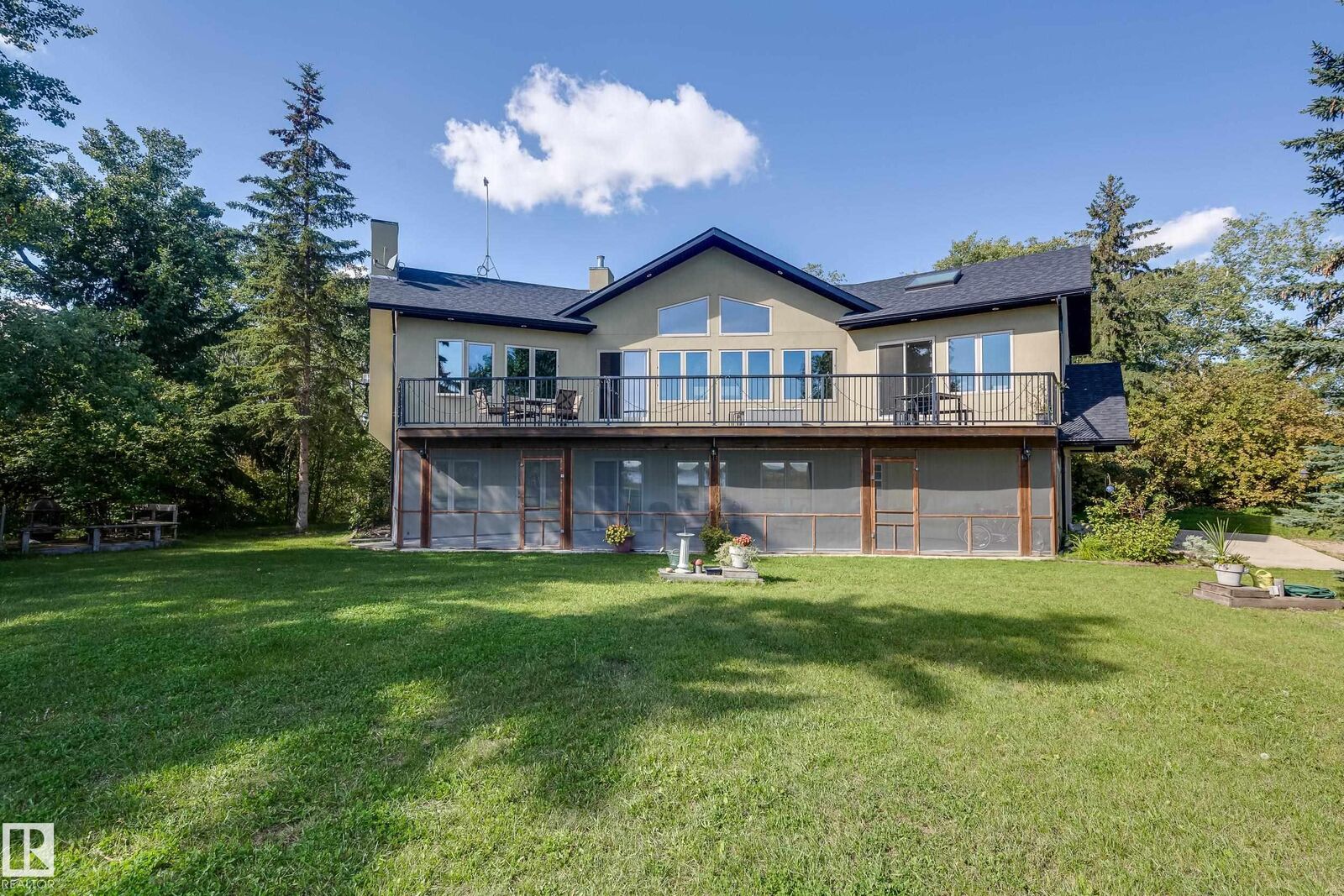 Property Photo:  602 Pheasant Close  AB T0B 0H0 