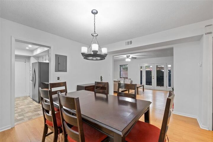 Property Photo: 6851 Roswell Road D28 GA 30328