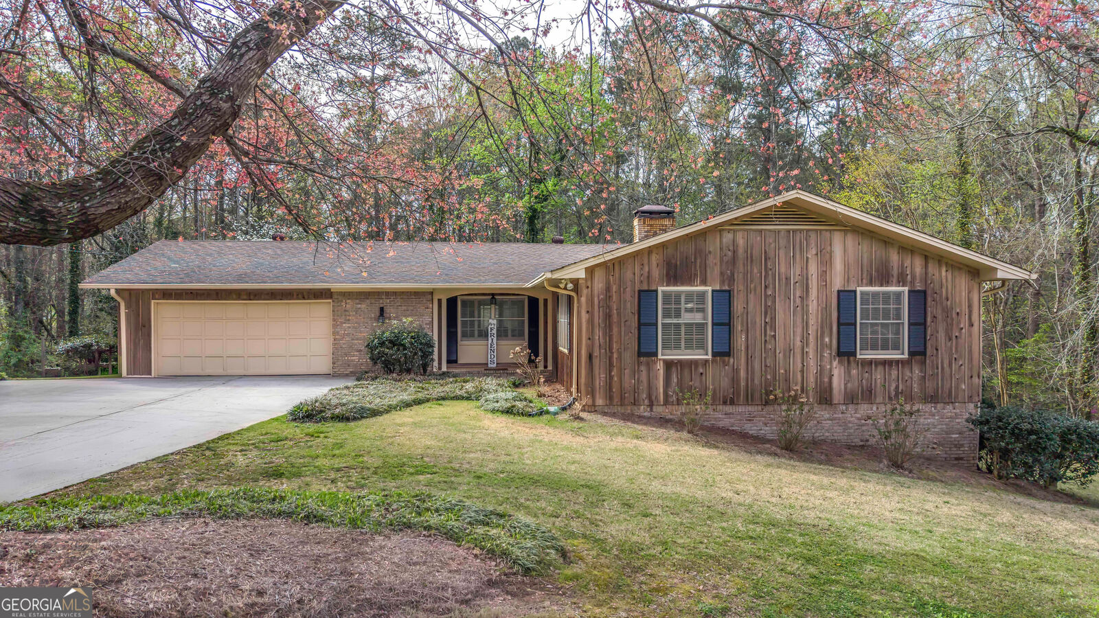Property Photo:  811 Laurel Street  GA 30110 