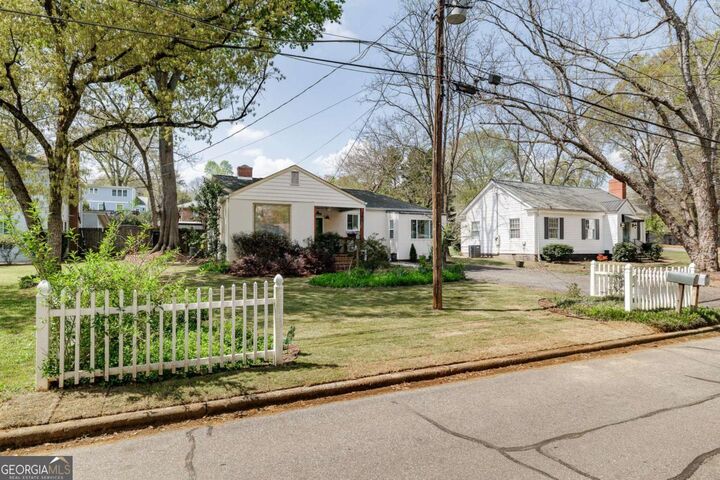 Property Photo:  385 Best Drive  GA 30606 