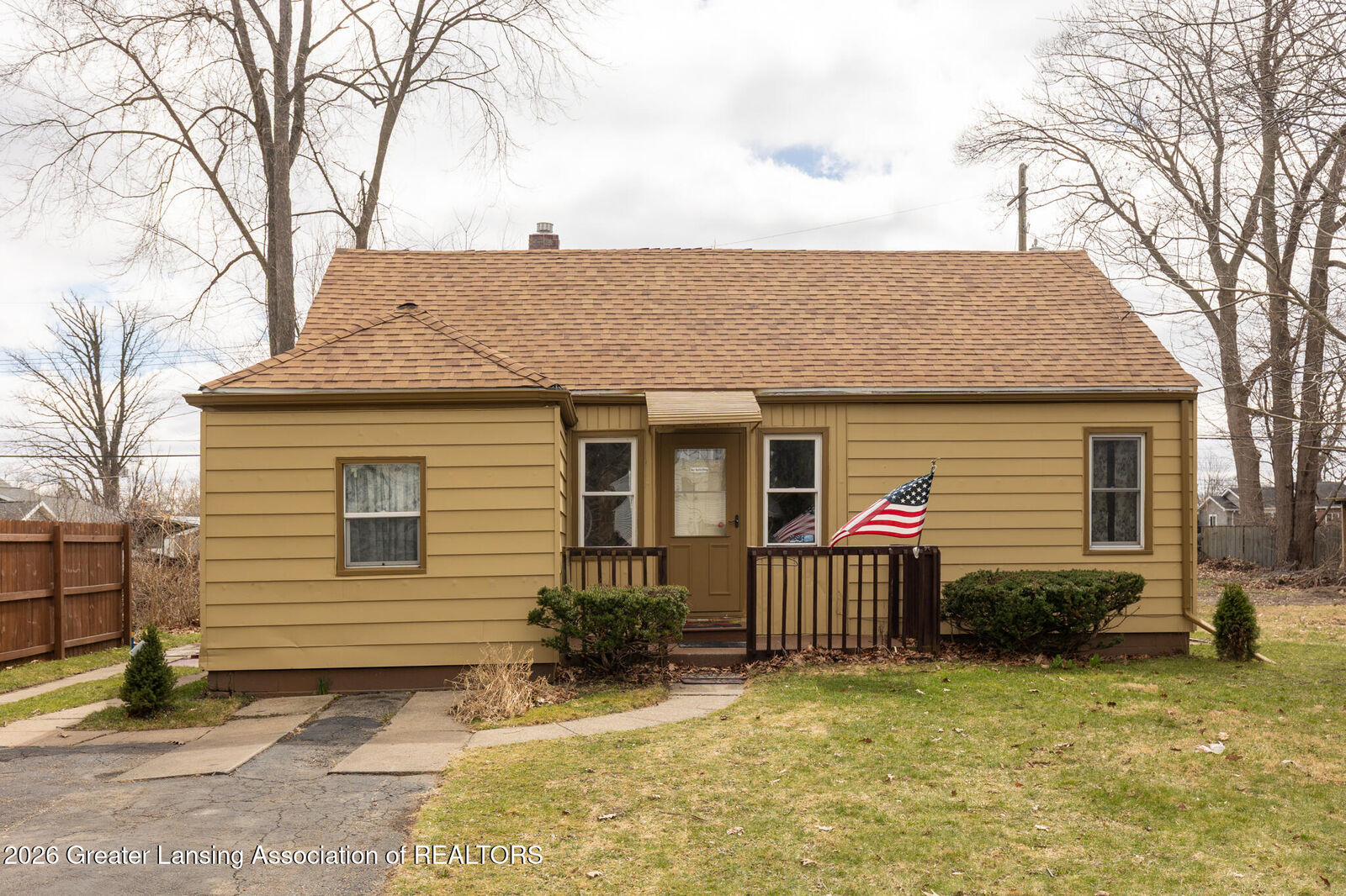 Property Photo: 823 Loa Street MI 48910