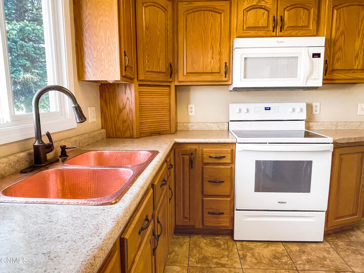 Property Photo:  140 2nd Street N  ND 58421 