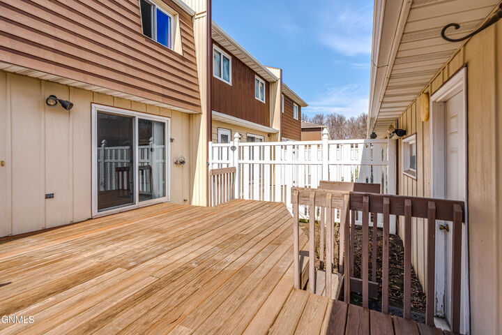 Property Photo:  1421 Eastwood Street  ND 58504 