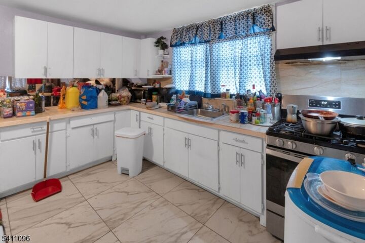 Property Photo:  422 Schiller St  NJ 07206 